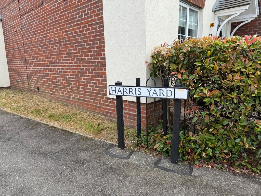 Lot: 71 - PARCELS OF FREEHOLD LAND AND ROADWAYS - Road sign for Harris Yard